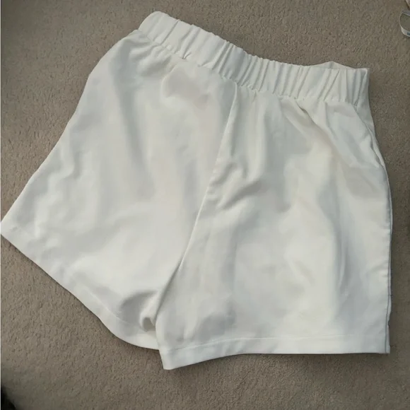 White skort - Picture 3 of 3